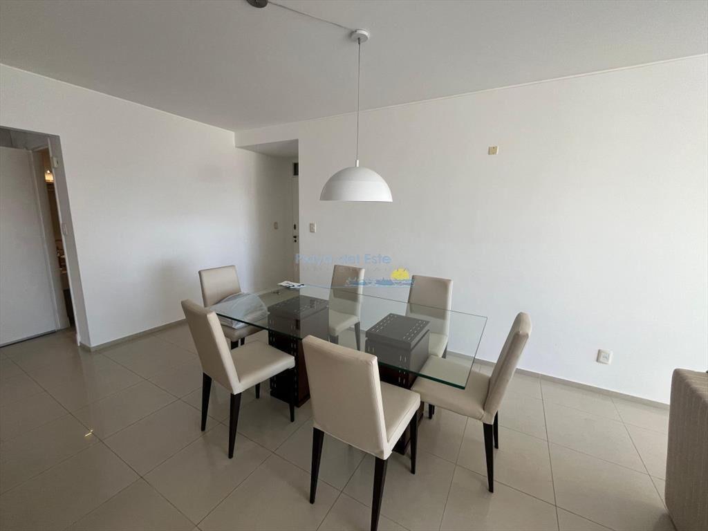 Apartamento en Alquiler de 2 dormitorios en la ,