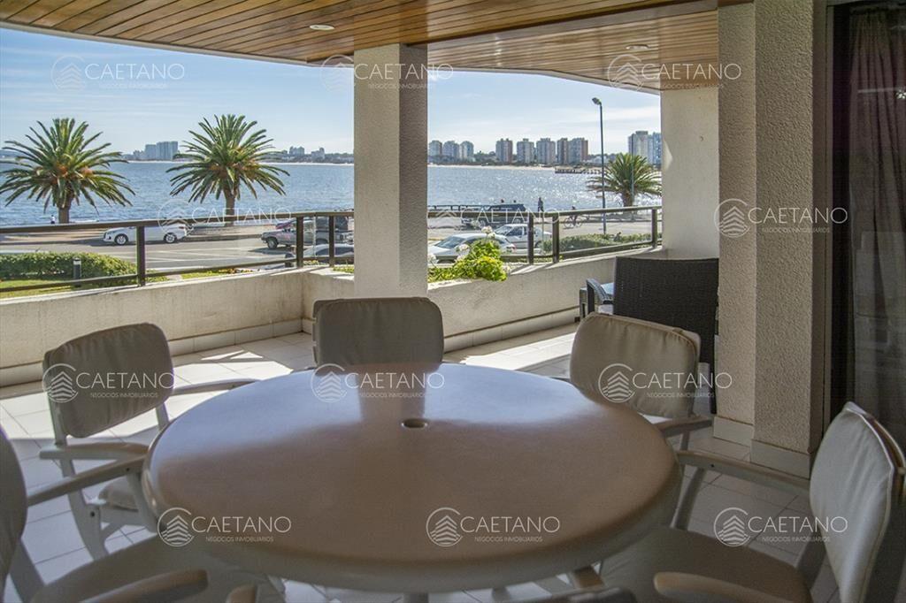 Departamento de 4 dormitorios en venta, con vista
