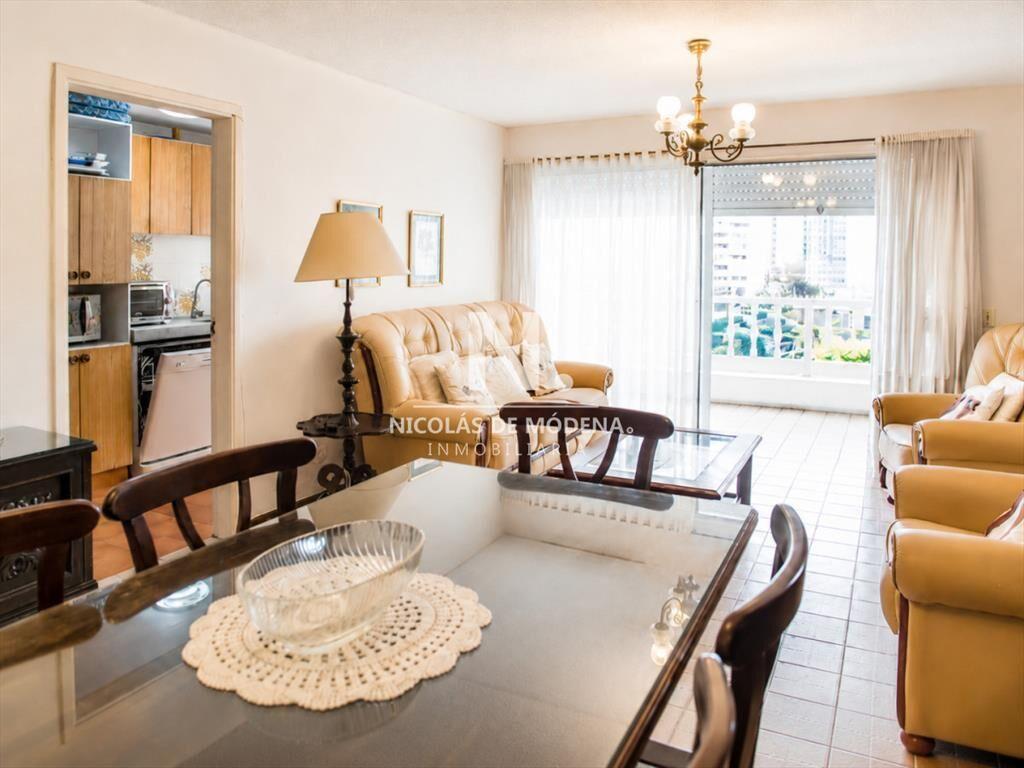 Vende apartamento de 2 dormitorios con vista al ,