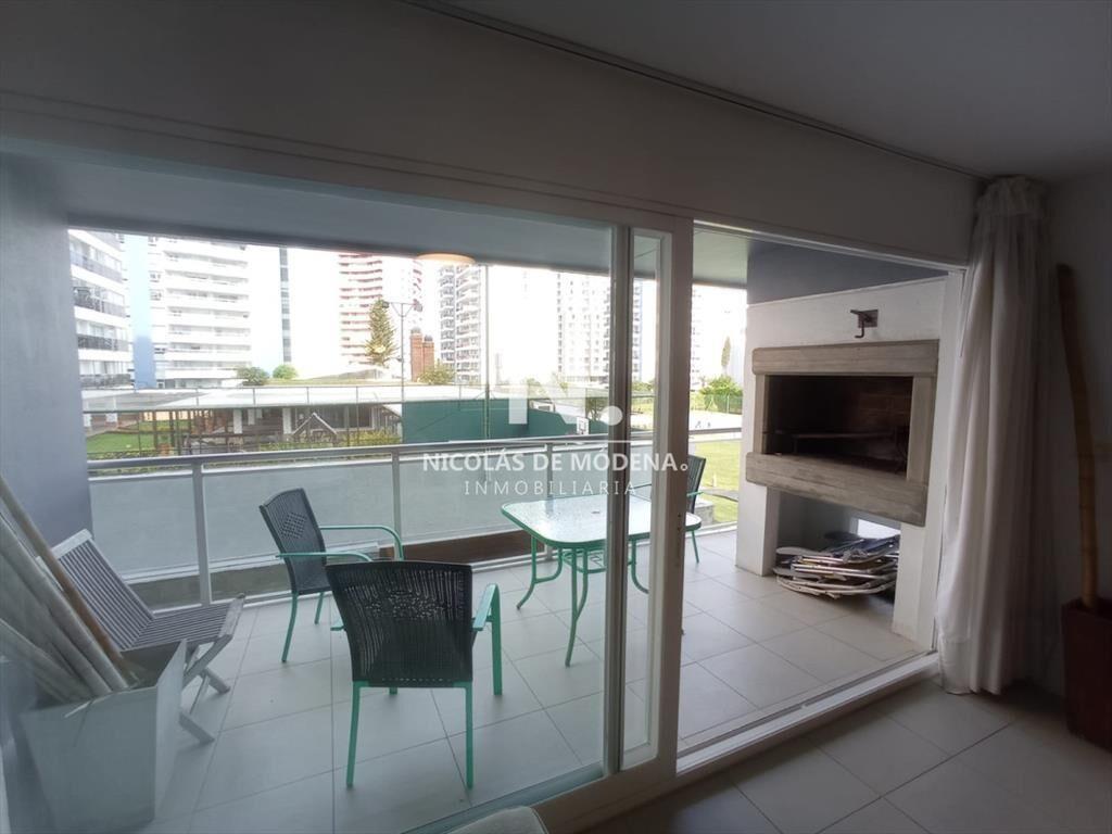 Apartamento en Brava, 3 dormitorios *