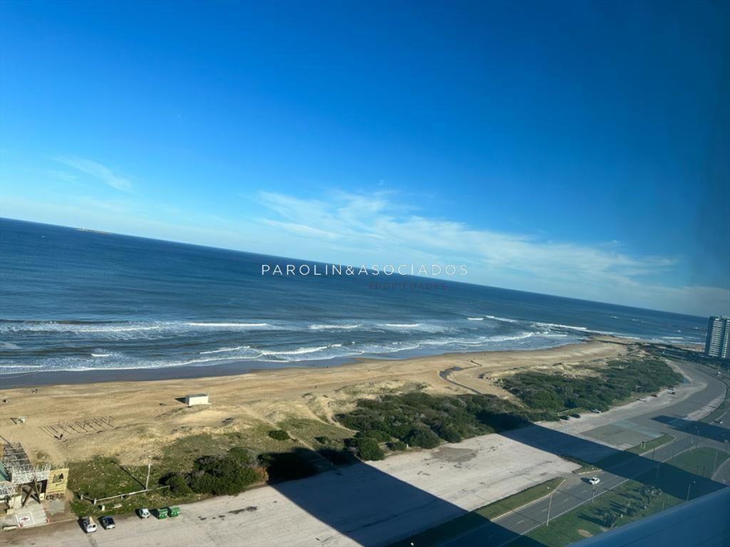 Apartamento en venta en edificio Le Parc I, Punta