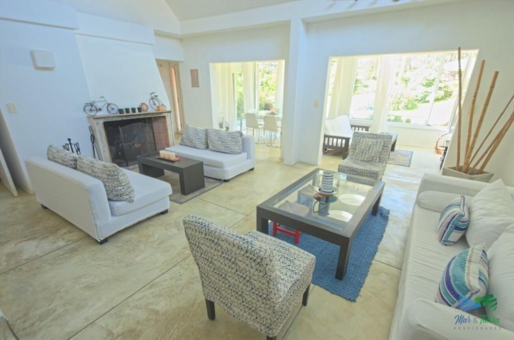 Casa con piscina en alquiler Playa Brava