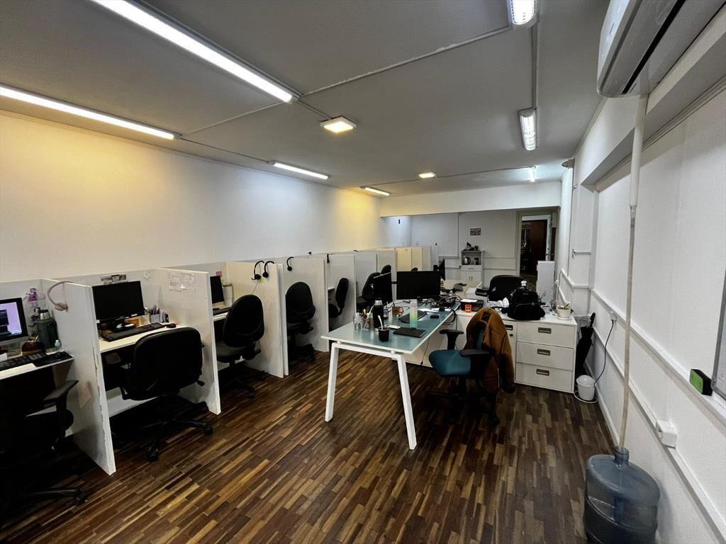 Ciudadela esq Parana, piso entero + patio, 200 m2, excelent