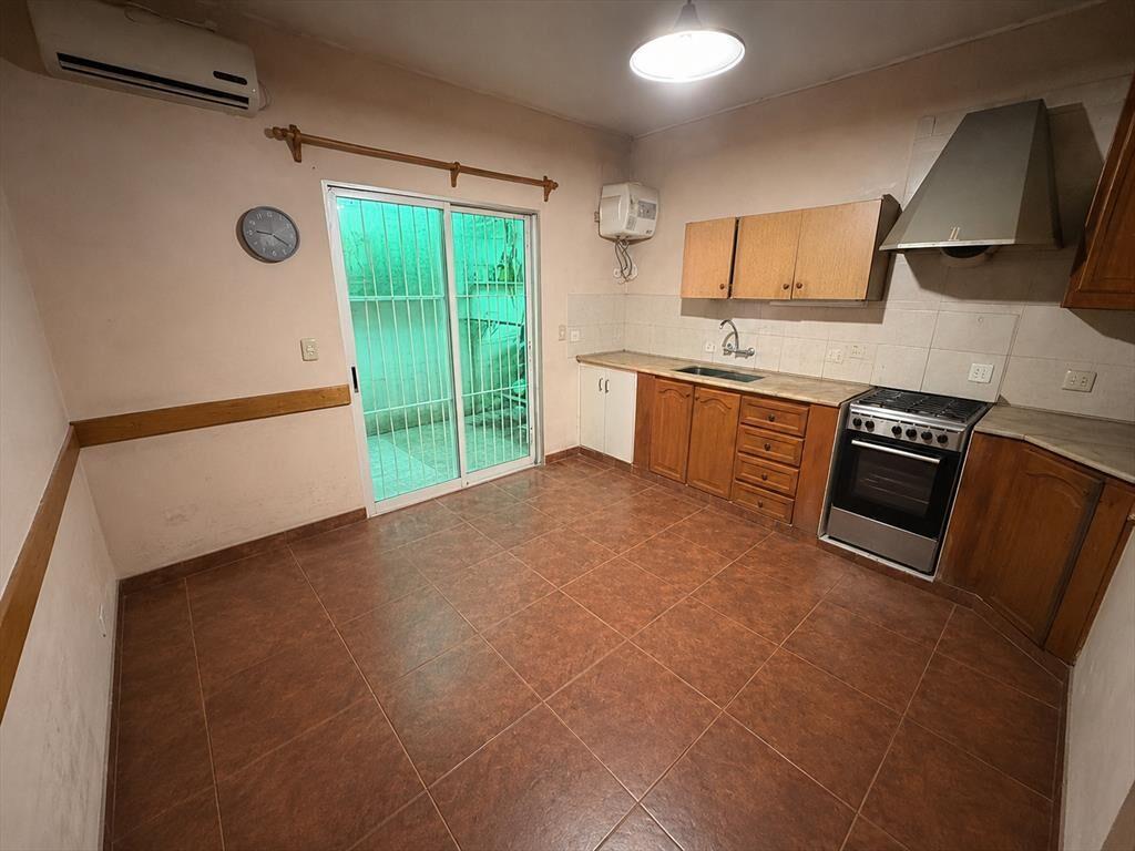 Venta de Casa en PH con 3 D + 1 Apto de un 1D en Perez Caste