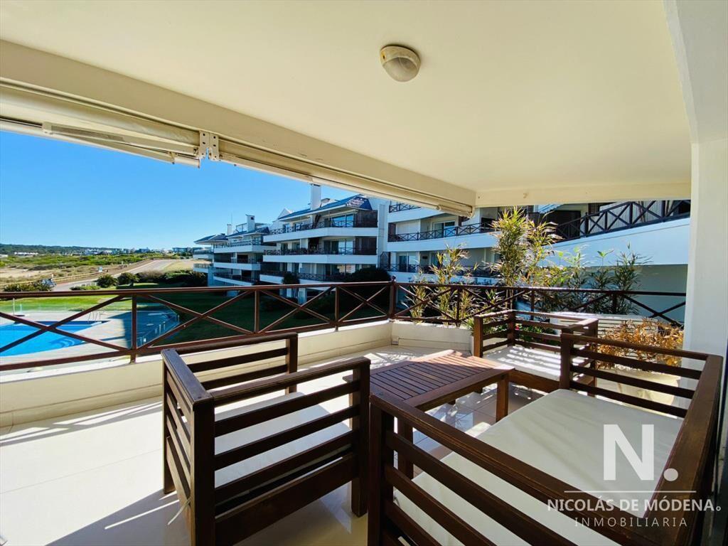 Apartamento en Venta 3 Dormitorios + Servicio Frente al Mar