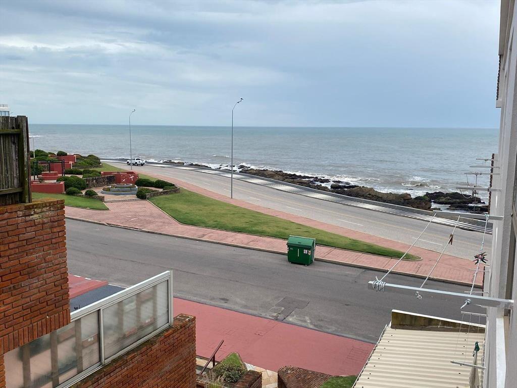 Playa Brava sobre Rambla a metros del mar. Apartamento 1 do