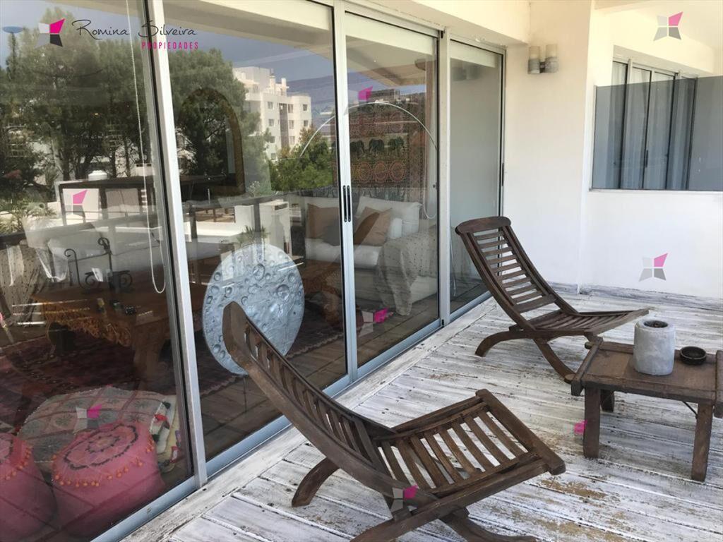 VENTA DE APARTAMENTO DE 3 DORMITORIOS EN PINARES