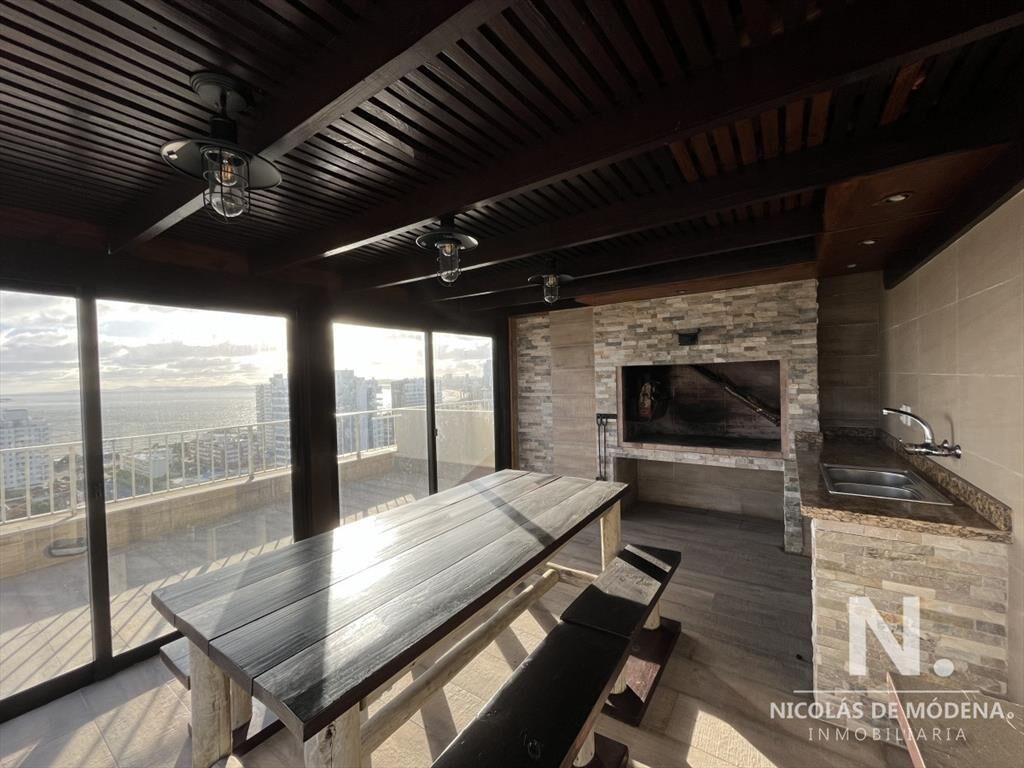Phenthouse en Alquiler de Tres Dormitorios, con Terraza en