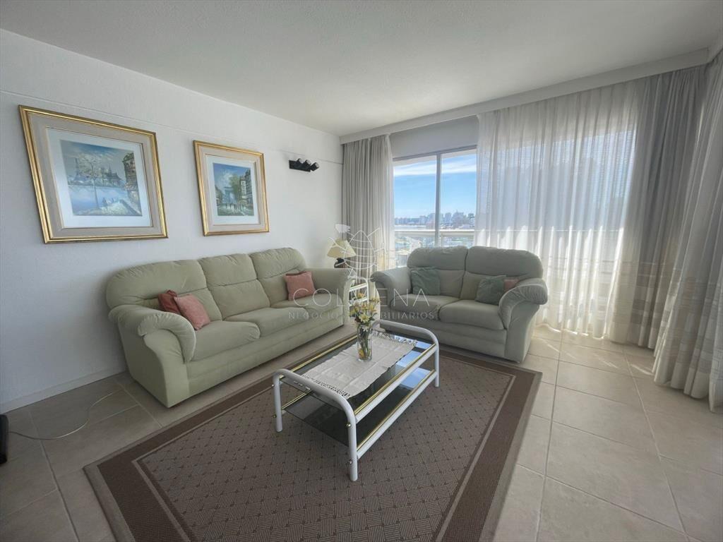 Terraza con vista a las 2 playas y algo al Puerto