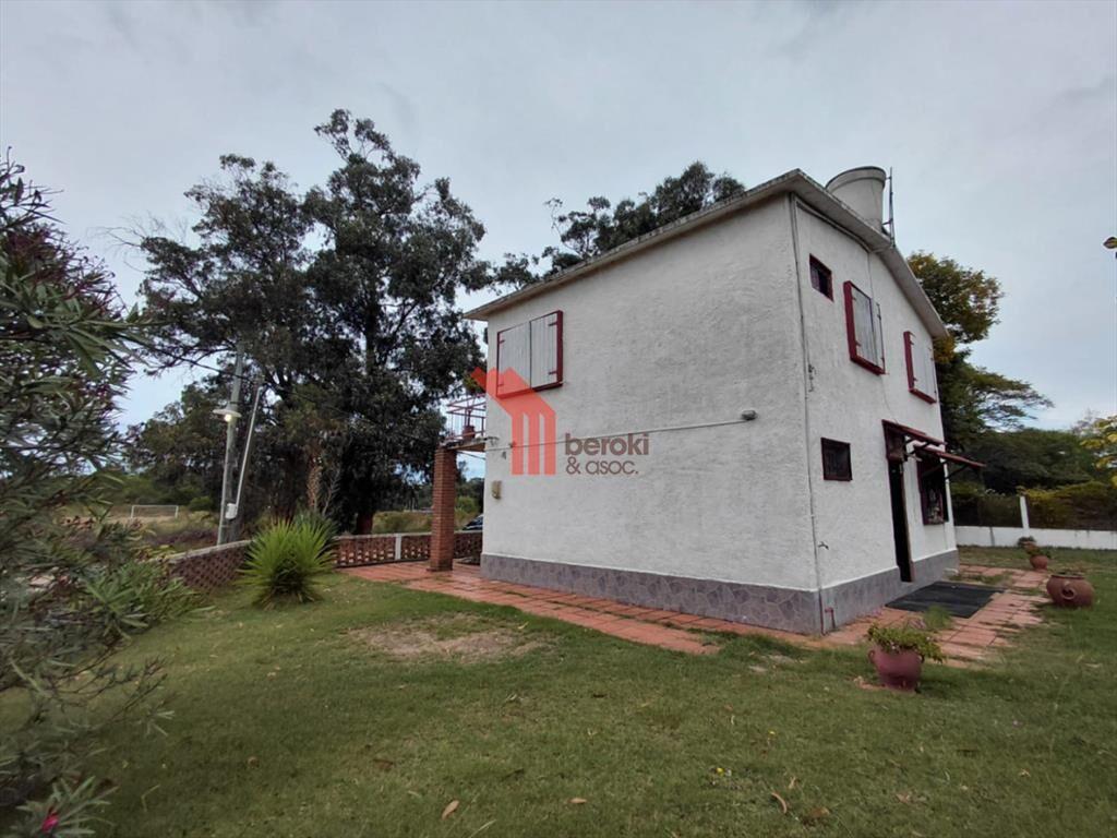 Venta Casa 4 dormitorios, 2 baños, Santa Ana,