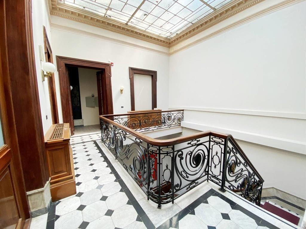 Alquiler - Edificio con 4 plantas 950 m2 con ascensor, Ciuda