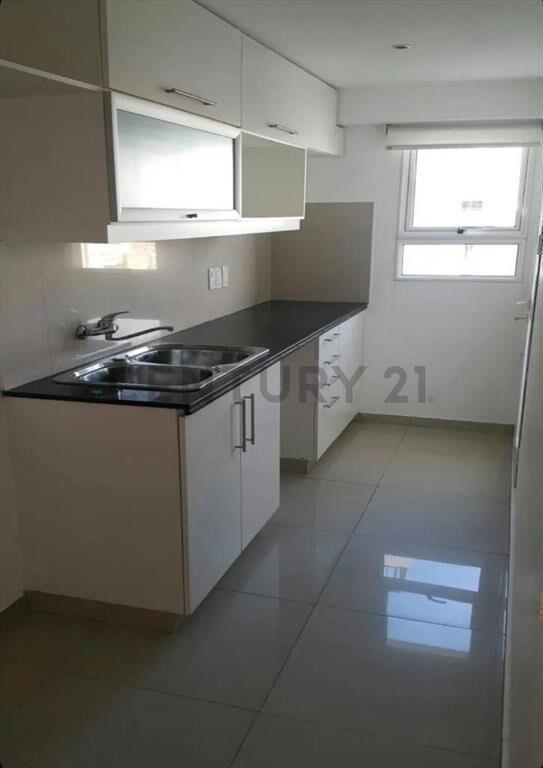 APTO en Pocitos AL FRENTE con balcon /Nuevo/Con Placards/...