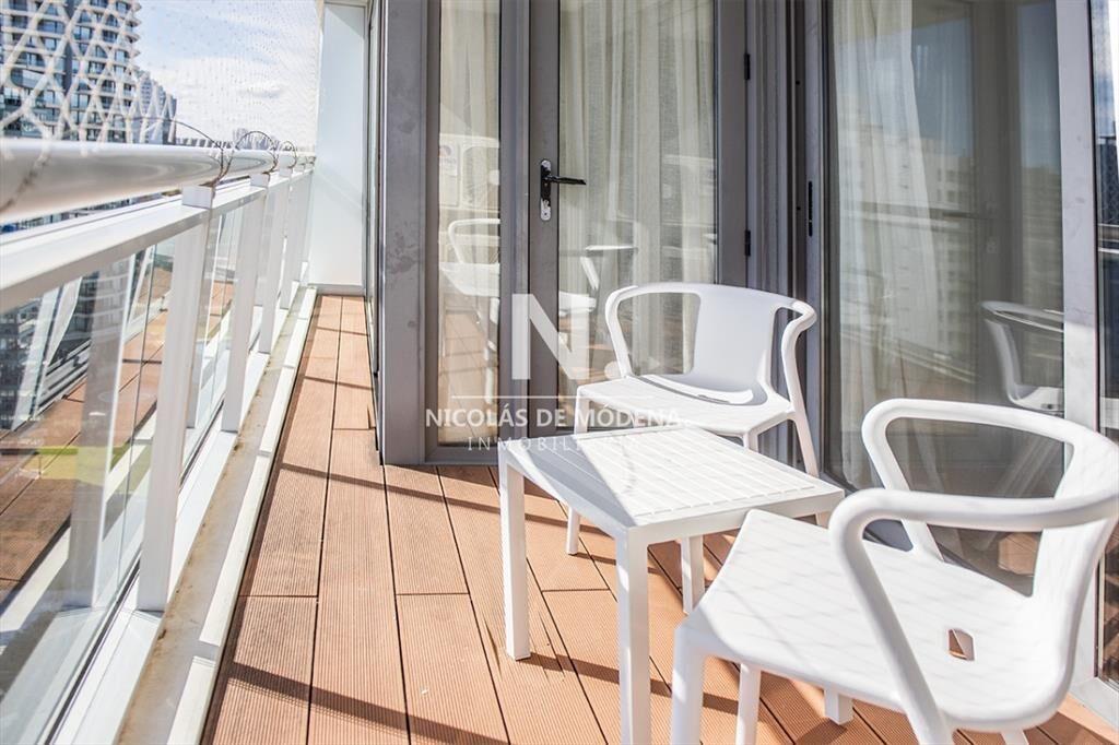 Piso alto con vista panoramica, 1 dormitorio y en