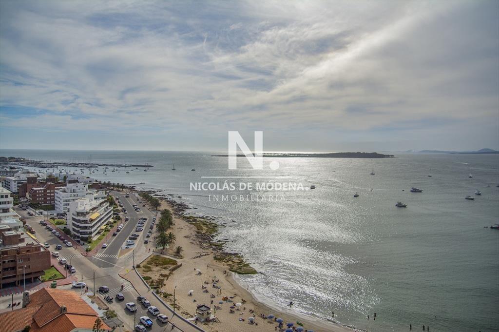 Apartamento en venta de 3 dormitorios con vista a