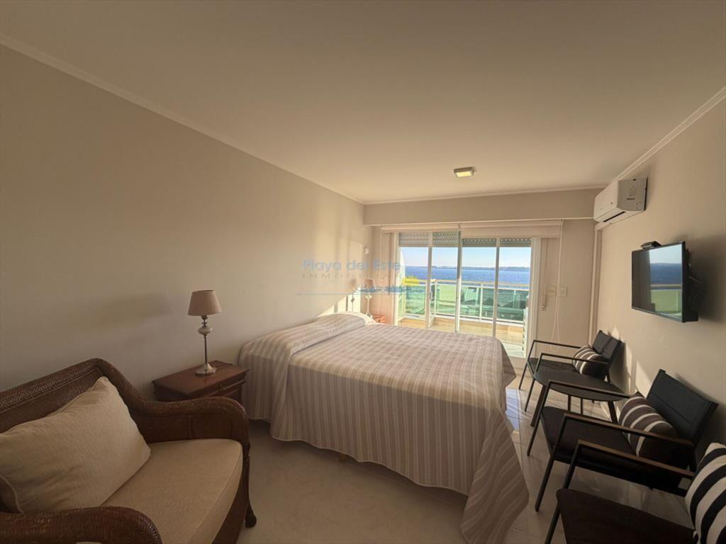 Apartamento de 3 dormitorios en Punta del este ,