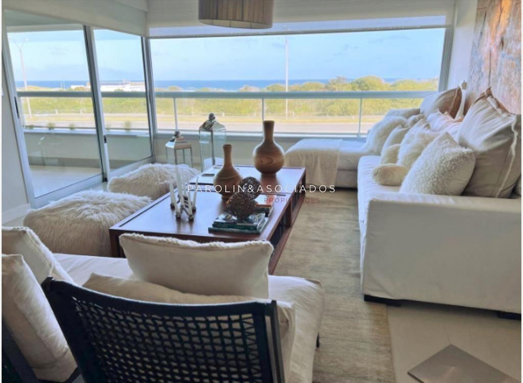 Apartamento en venta de 3 dormitorios + en Punta