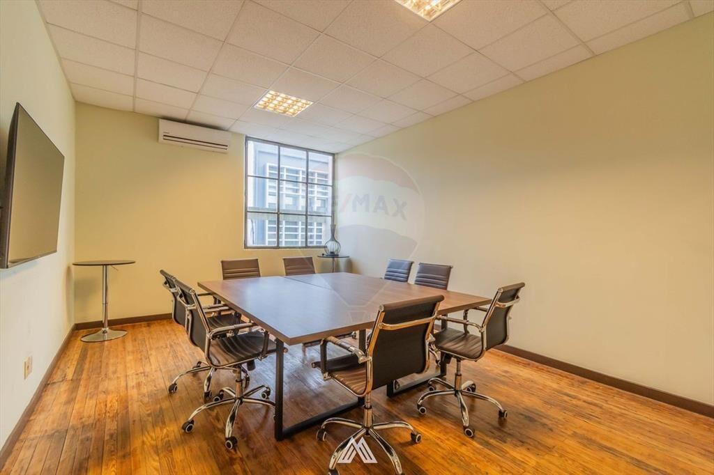 VENTA SEMIPISO DE OFICINAS EQUIPADO EN CENTRO