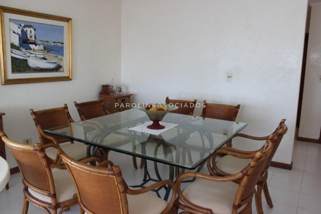 Apartamento en venta de 3 dormitorios en Ocean Tower, Punta