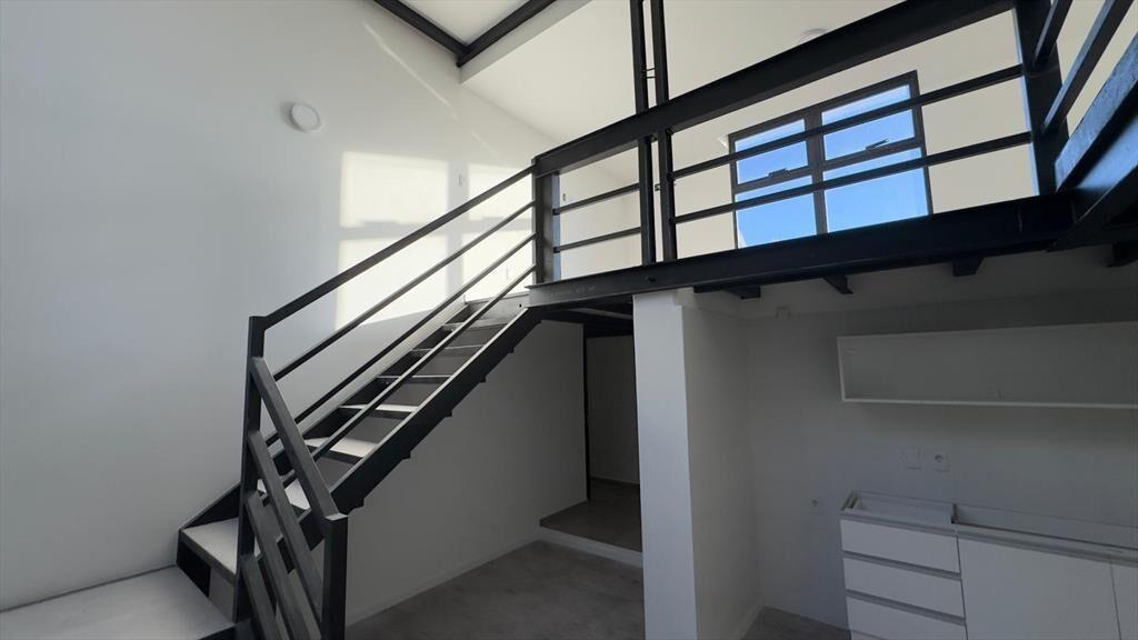 Sarandi, Loft en plaza Matriz, 46 m2, muy iluminado, Estren