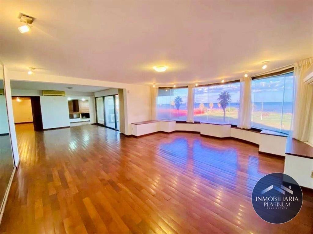 Apartamento en venta c/ cochera en Punta Carretas