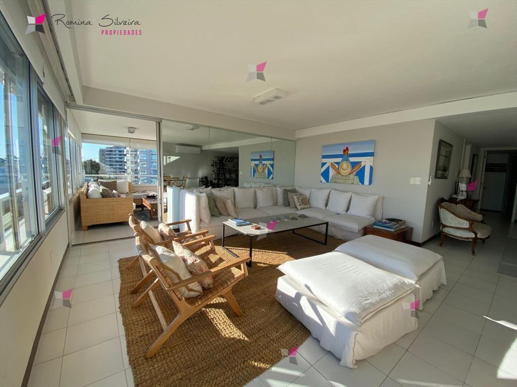 VENTA DE APARTAMENTO DE 3 DORMITORIOS FRENTE AL