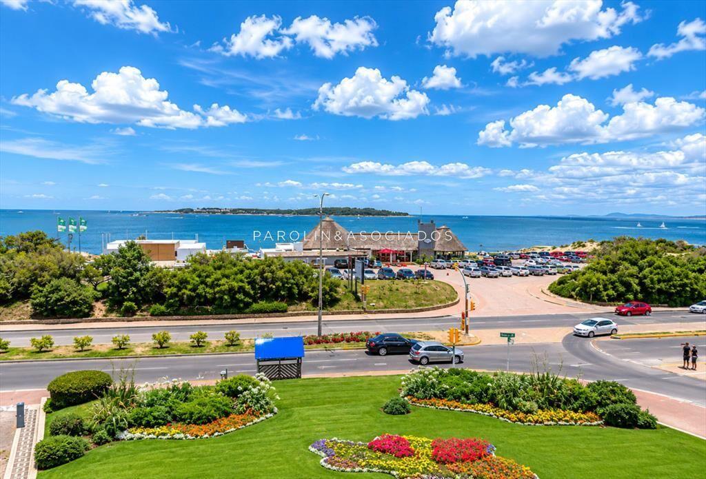 Apartamento de 3 dormitorios en venta en Coral en