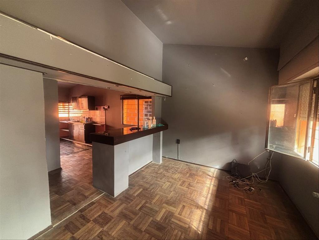 Dos casas en mismo padrón en Colón. Con renta.