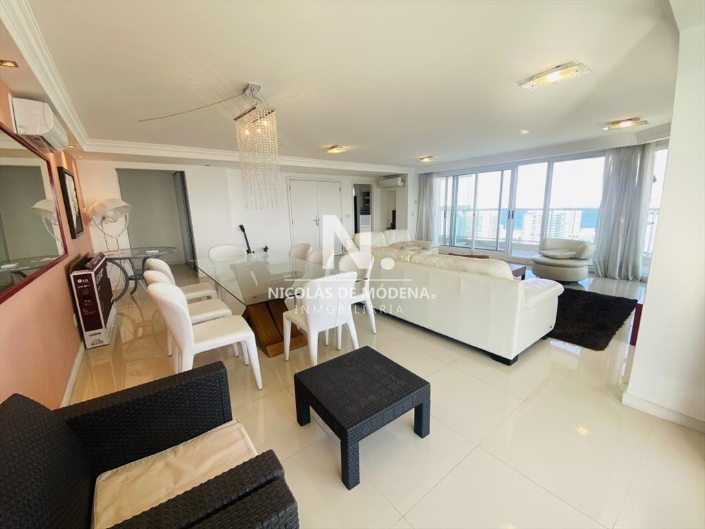 Hermoso apartamento de 3 dormitorios mas dependencia de ser