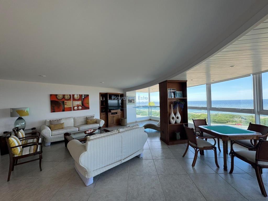 Apartamento en Venta de 3 dormitorios en Punta ,