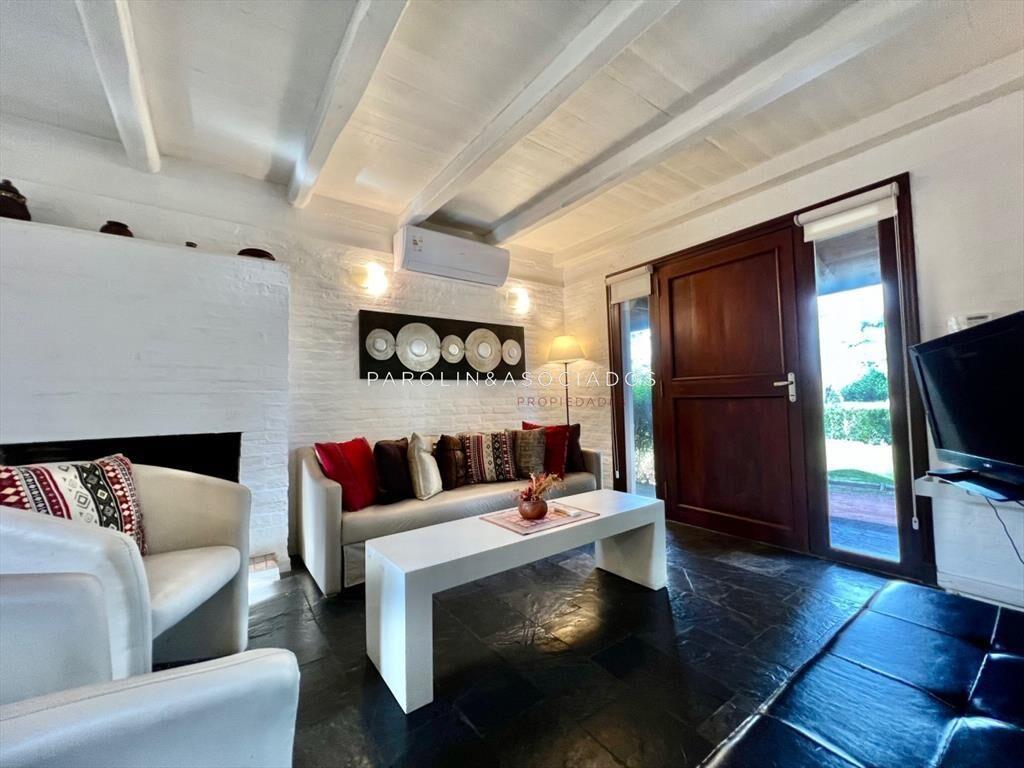 Casa en venta de 2 dormitorios en barrio privado