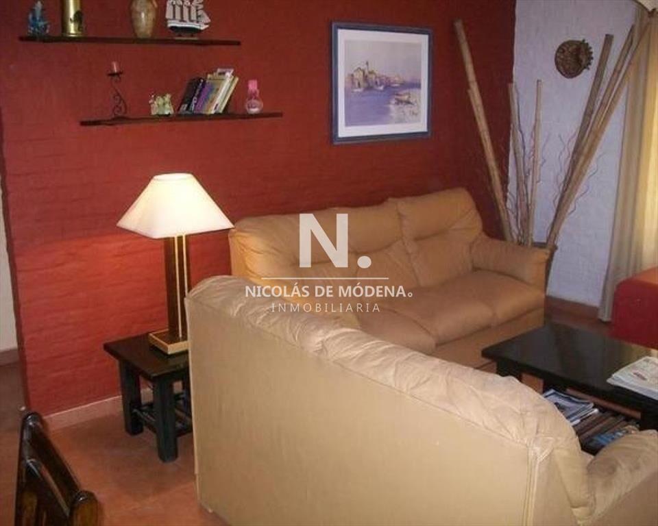 Casa en venta, a pocos metros del mar.