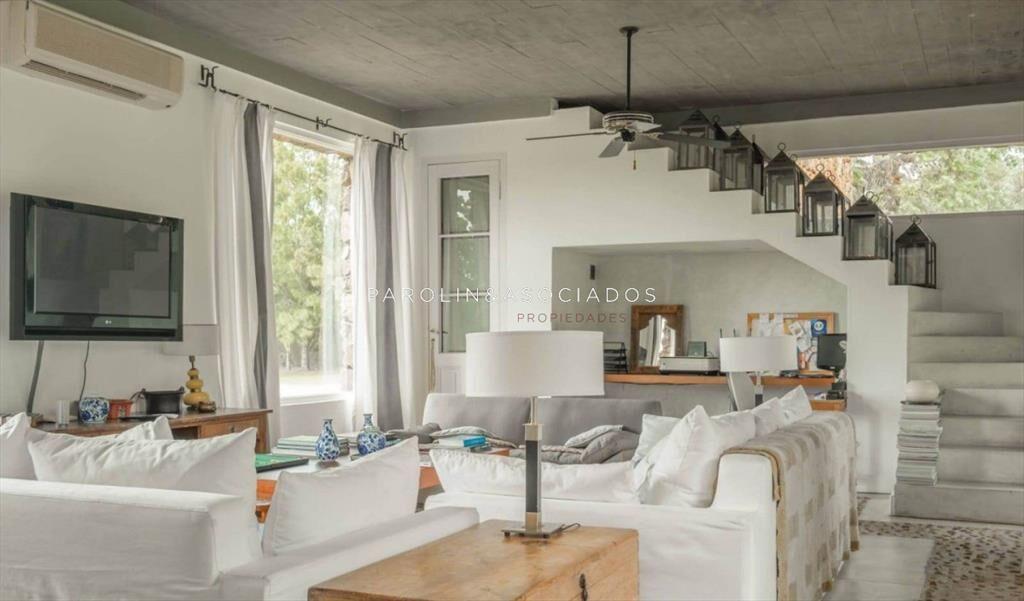 Chacra en Venta de 8 Dormitorios en Camino Punta
