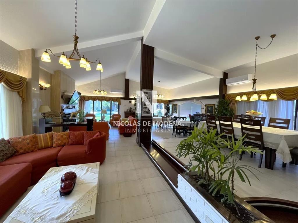 Elegante casa ubicada en  Lugano, Punta del Este