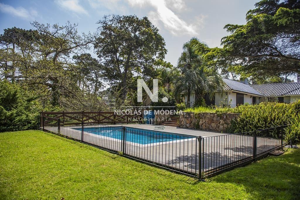 Espectacular casa en Playa Mansa, a metros del