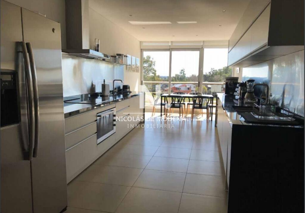 Hermoso apartamento de 3 dormitorios!