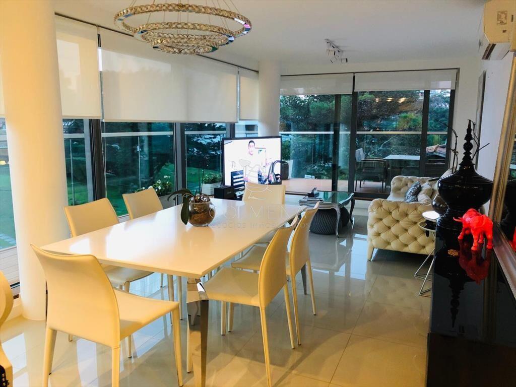 Apartamento en muy buen Edificio en la brava, con