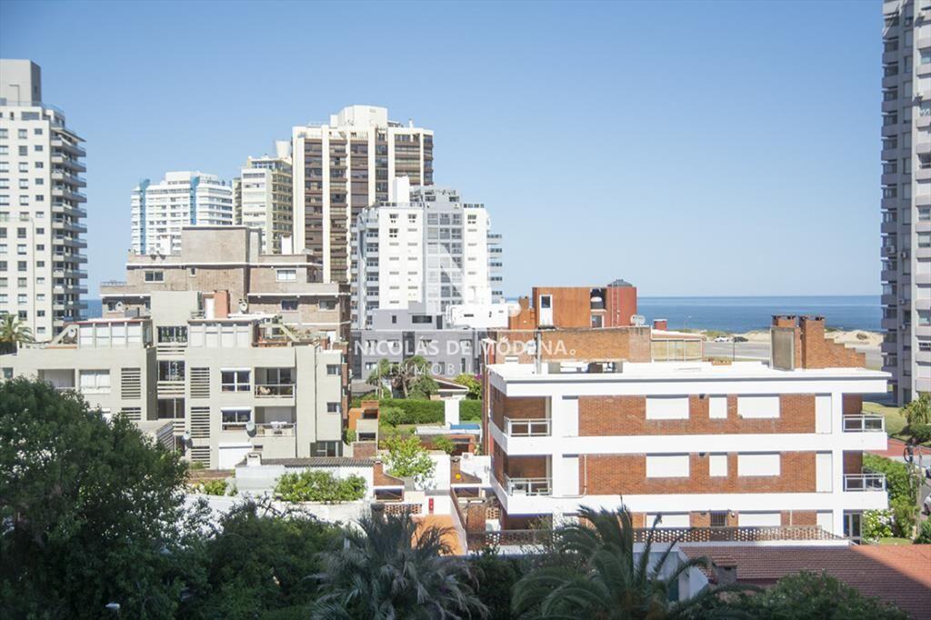 En excelente ubicacion a pasos de Playa Brava y