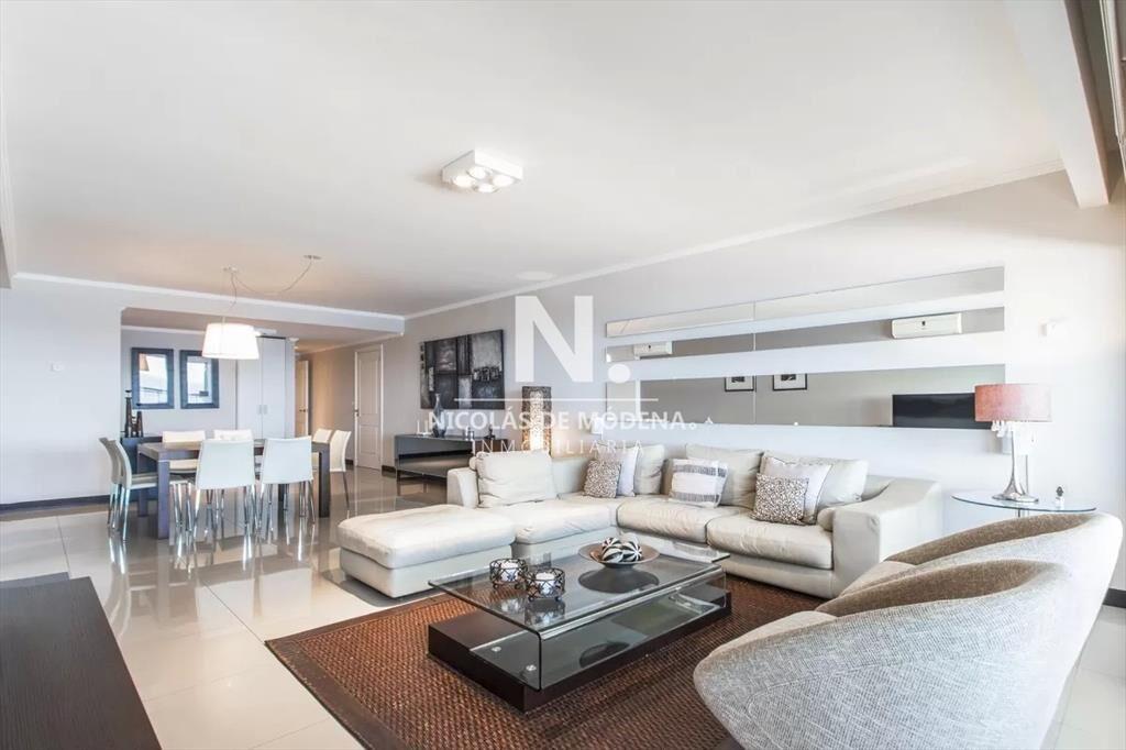 Se vende departamento de 3 dormitorios en la Brava- Punta d