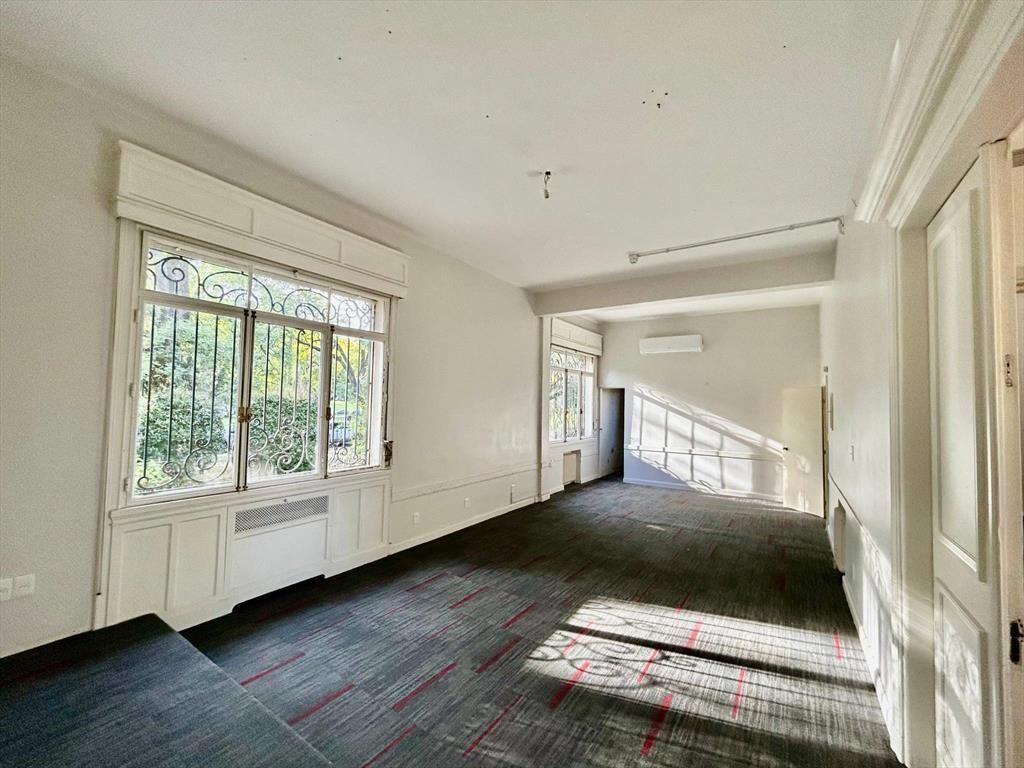 Venta de Gran Casona en Parque Batlle ideal empresa o embaja
