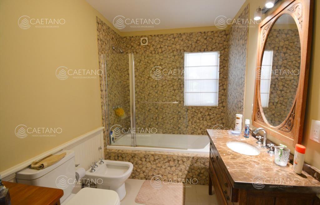 Casa en Venta en El Quijote Chacras, cercana a la