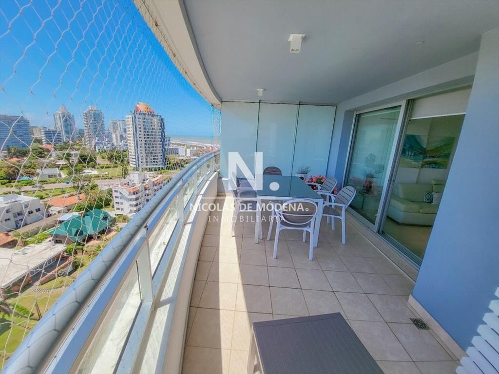 Apartamento de 3 dormitorios en venta Punta del