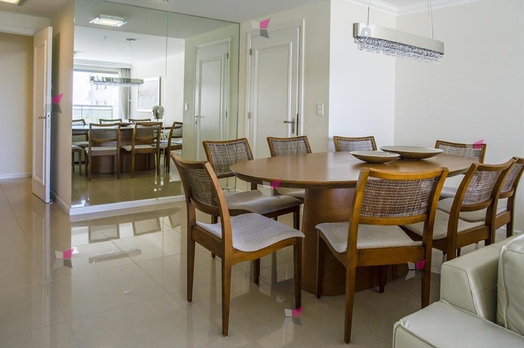 Departamento en venta con amplios dormitorios.