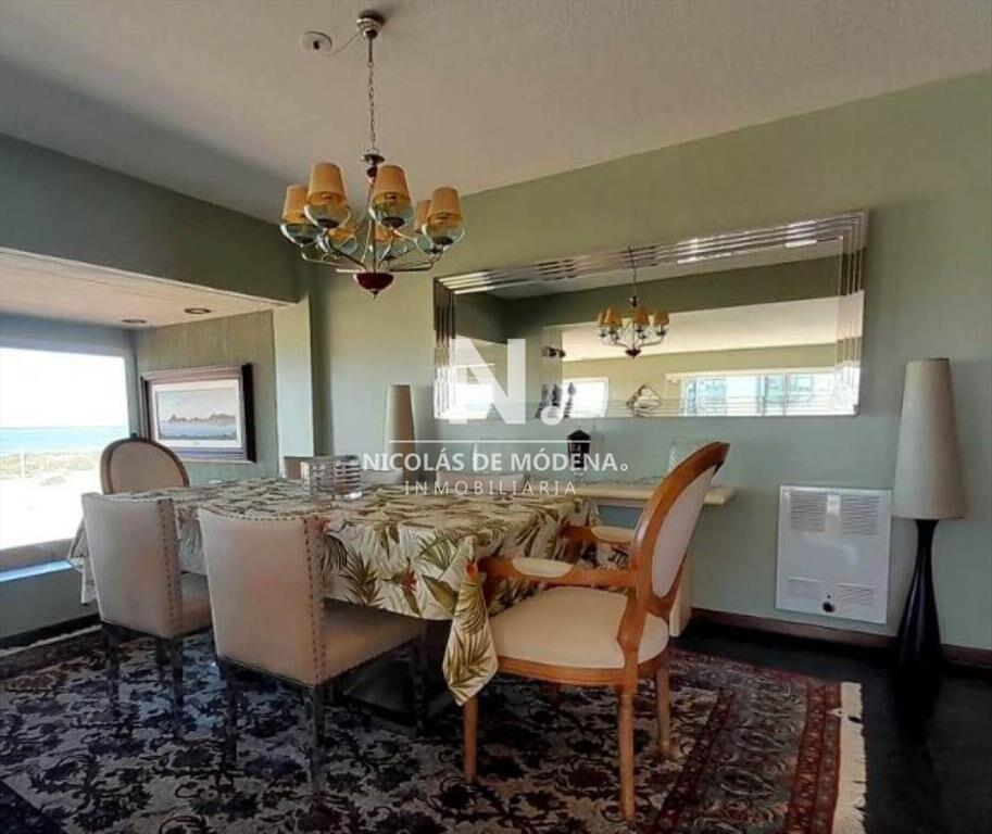 Vende apartamento de 4 dormitorios en Brava, del