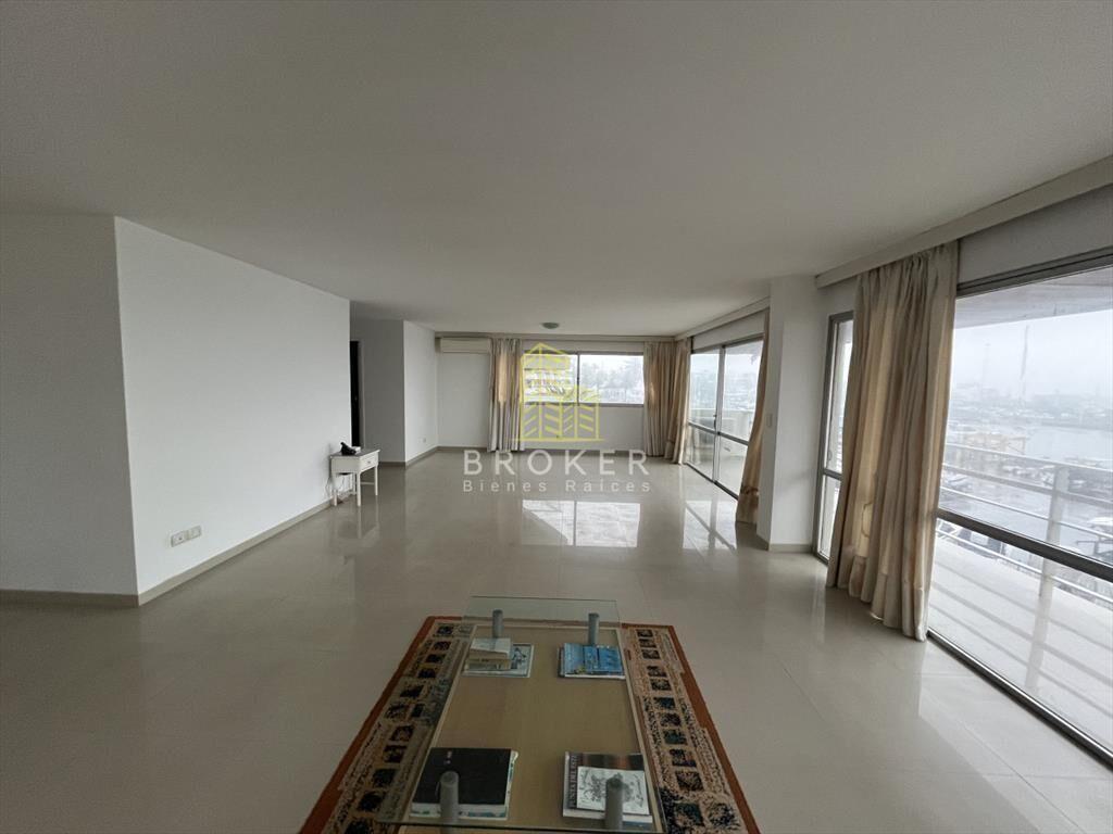 Apartamento en venta, puerto Punta del Este.