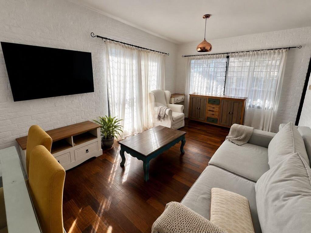 Venta Casa 3 Dormitorios, garaje y fondo en Malvín Sur