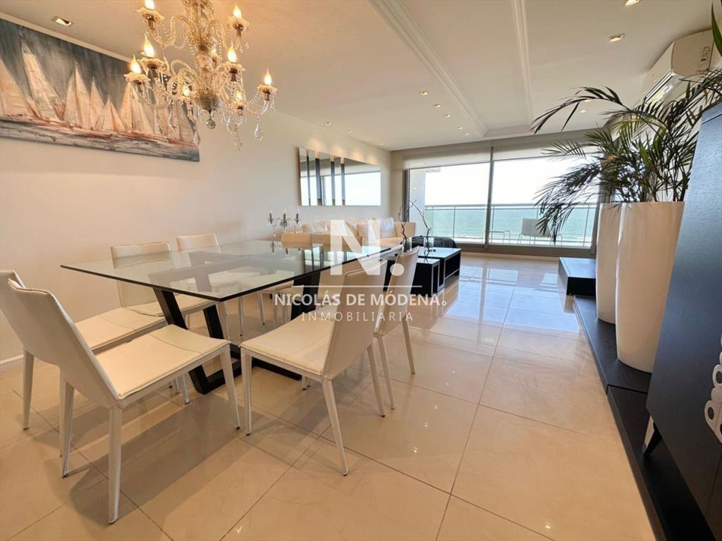 Apartamento en venta de 3 dormitorios en edificio
