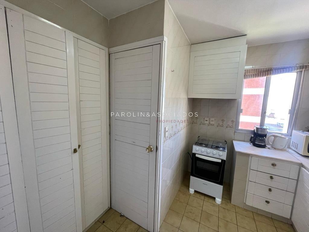 Apartamento de 2 dormitorios y dependencia de en