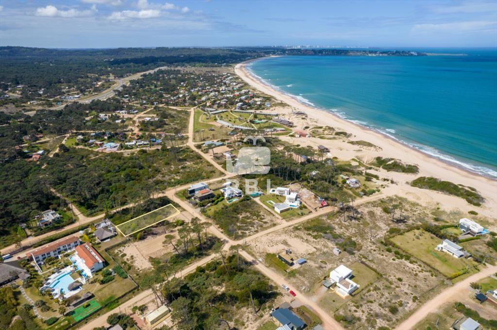 Venta de terreno, excelente ubicación, Punta - :