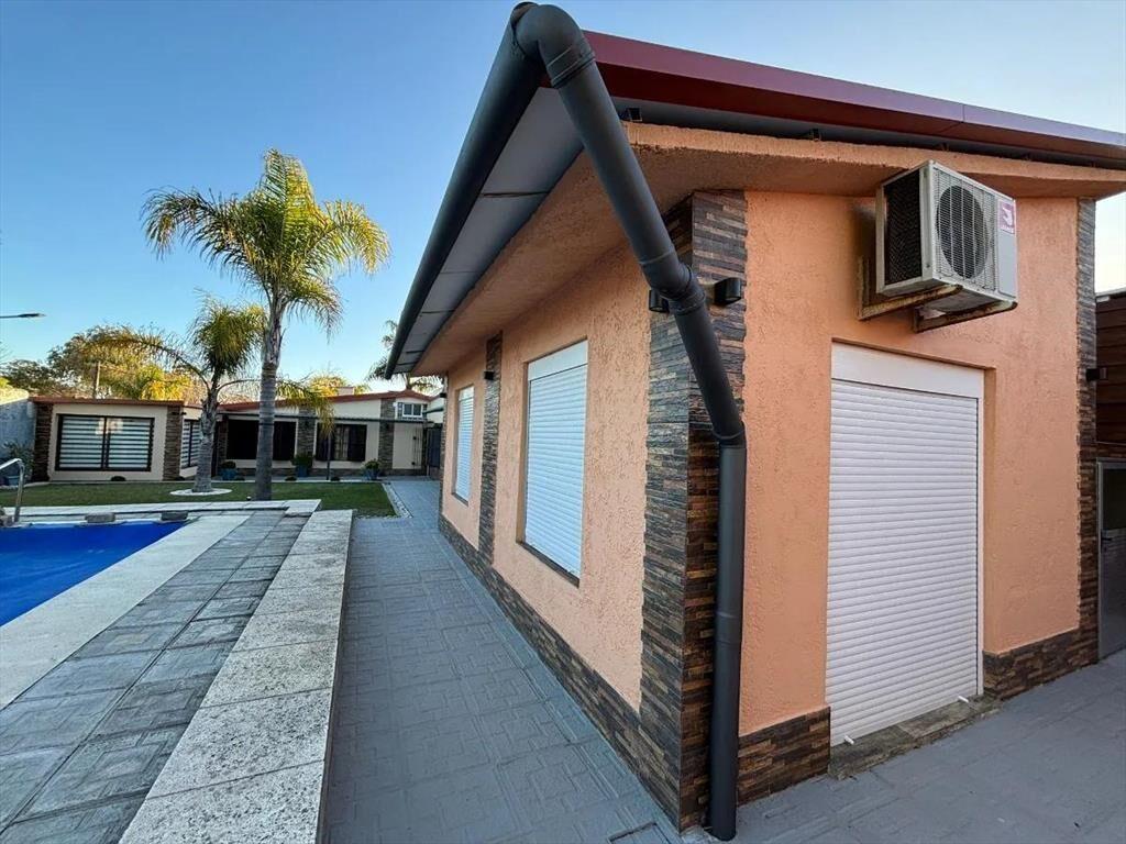 Casa en venta con apartamento en mismo padron piscina 560 m