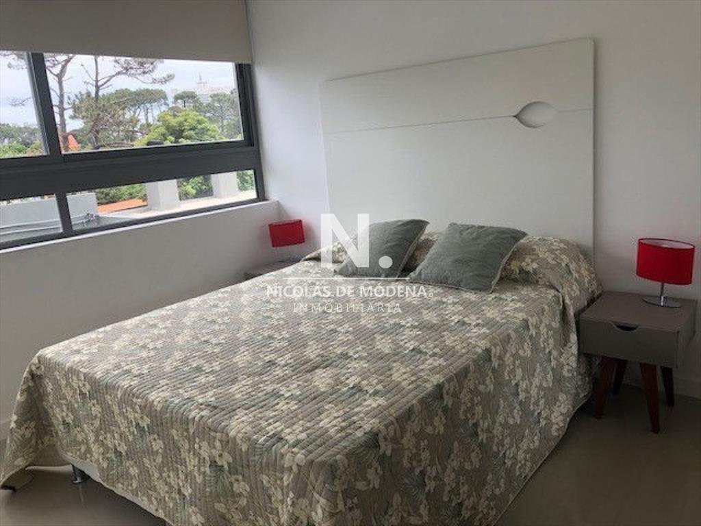 Apto 2 dorm, central, 2 baños y balcón piso